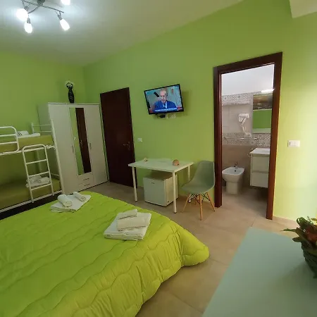 לינה וארוחת בוקר Lungomare Galilei 3*